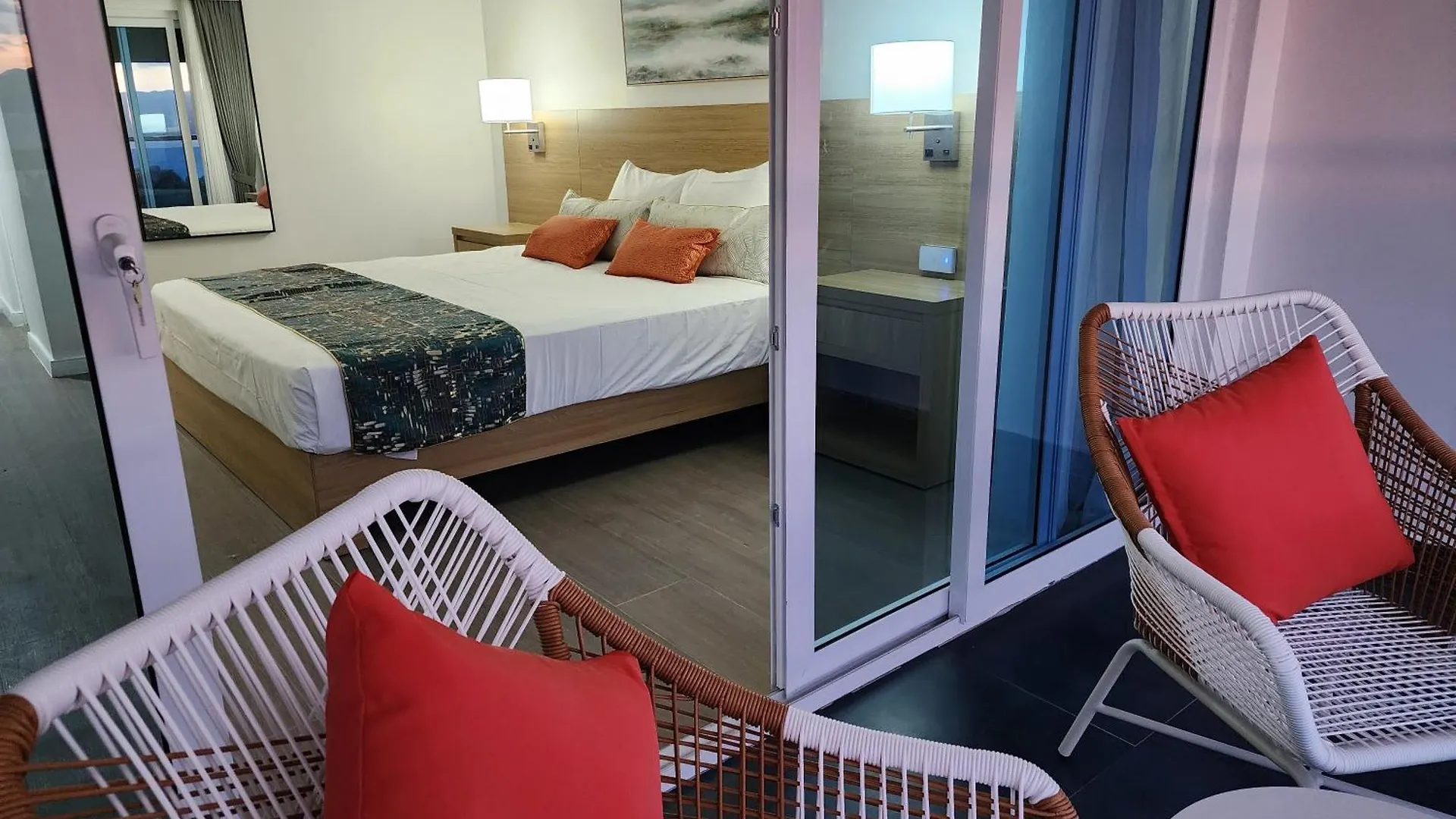 Hotel 39 Jamaica Montego Bay 3*,
